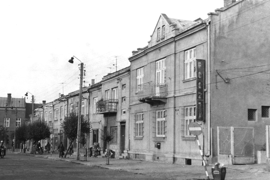 Sędziszów Młp. - ściana wschodnia rynku z lat 70-tych
